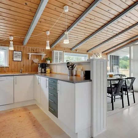 Elgin - 1-8km From The Sea By Interhome Feriehus Lakolk