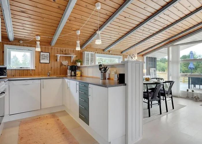 Elgin - 1-8km From The Sea By Interhome Feriehus Lakolk